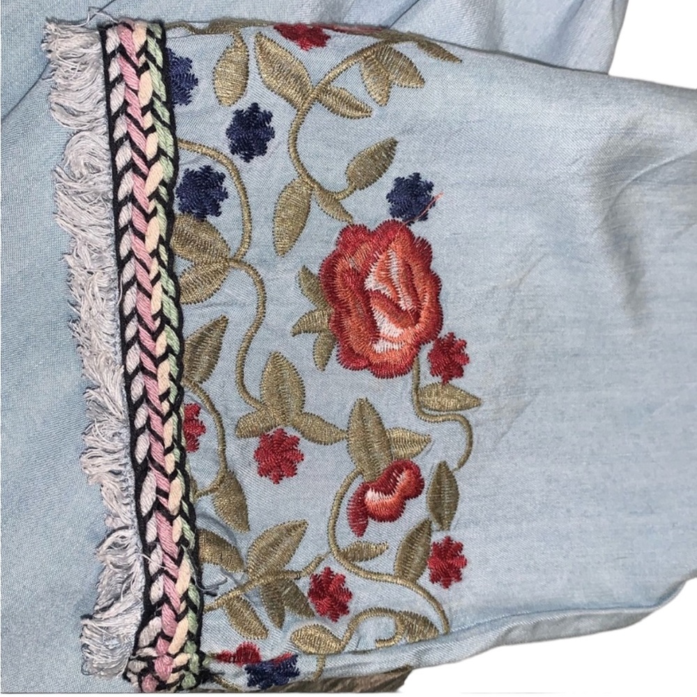 MISS ME: Denim Floral Embroidery Long Sleeve Blouse Size Small - Picture 5 of 13